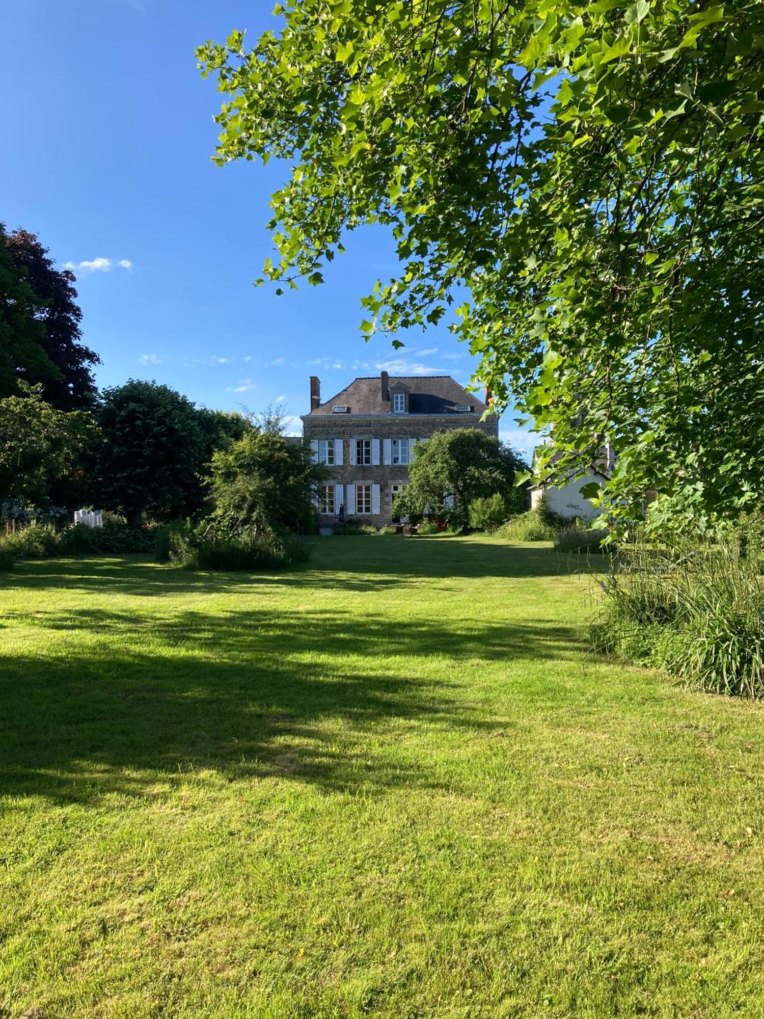 Maison d'hôtes La Doucelle Lignieres-Orgeres Exterior foto
